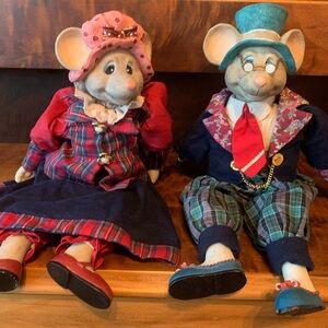 Charming Mouse Couple Figurines in Red and Blue Attire